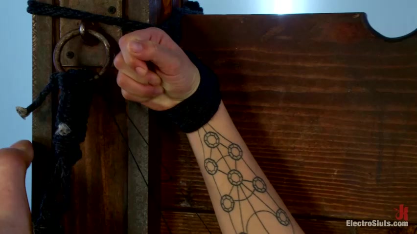 Hair Fetish Model, Bianca, is Back for intense Electrosex!